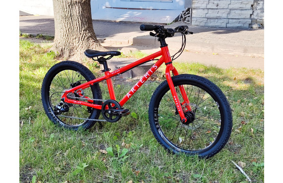 Фото: Велосипед ARTEMIS Slash 20 Красный/оранжевый