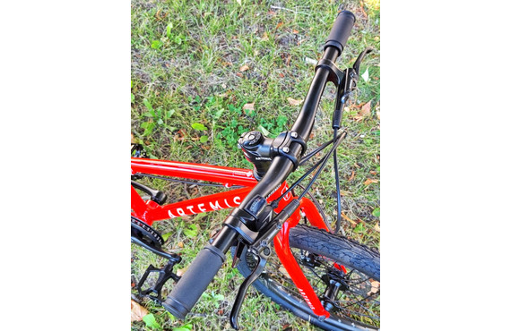Фото: Велосипед ARTEMIS Slash 20 Красный/оранжевый